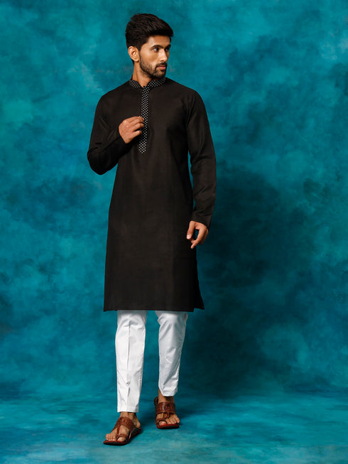 Vastramay Men's Black And White Cotton Blend Kurta Pyjama Set